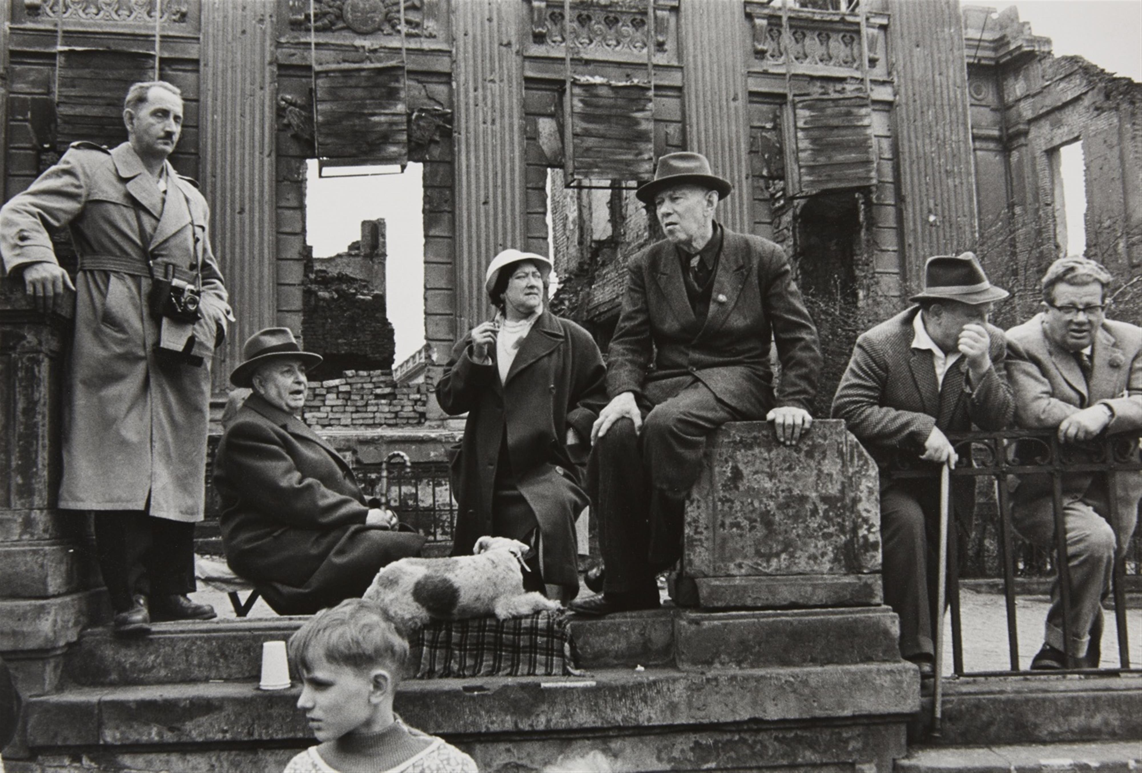 Arno Fischer - Ostberlin, Unter den Linden - Kommode