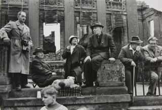 Arno Fischer - Ostberlin, Unter den Linden - Kommode