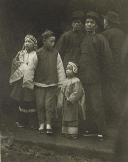 Arnold Genthe - A Mixed Crowd, Old Chinatown, San Fransisco, 1895-1906