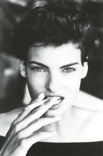 Arthur Elgort - Linda Evangelista, Smoking, Dominica, 1990