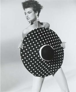 Arthur Elgort - Linda for French Vogue with hat, December 6, 1989