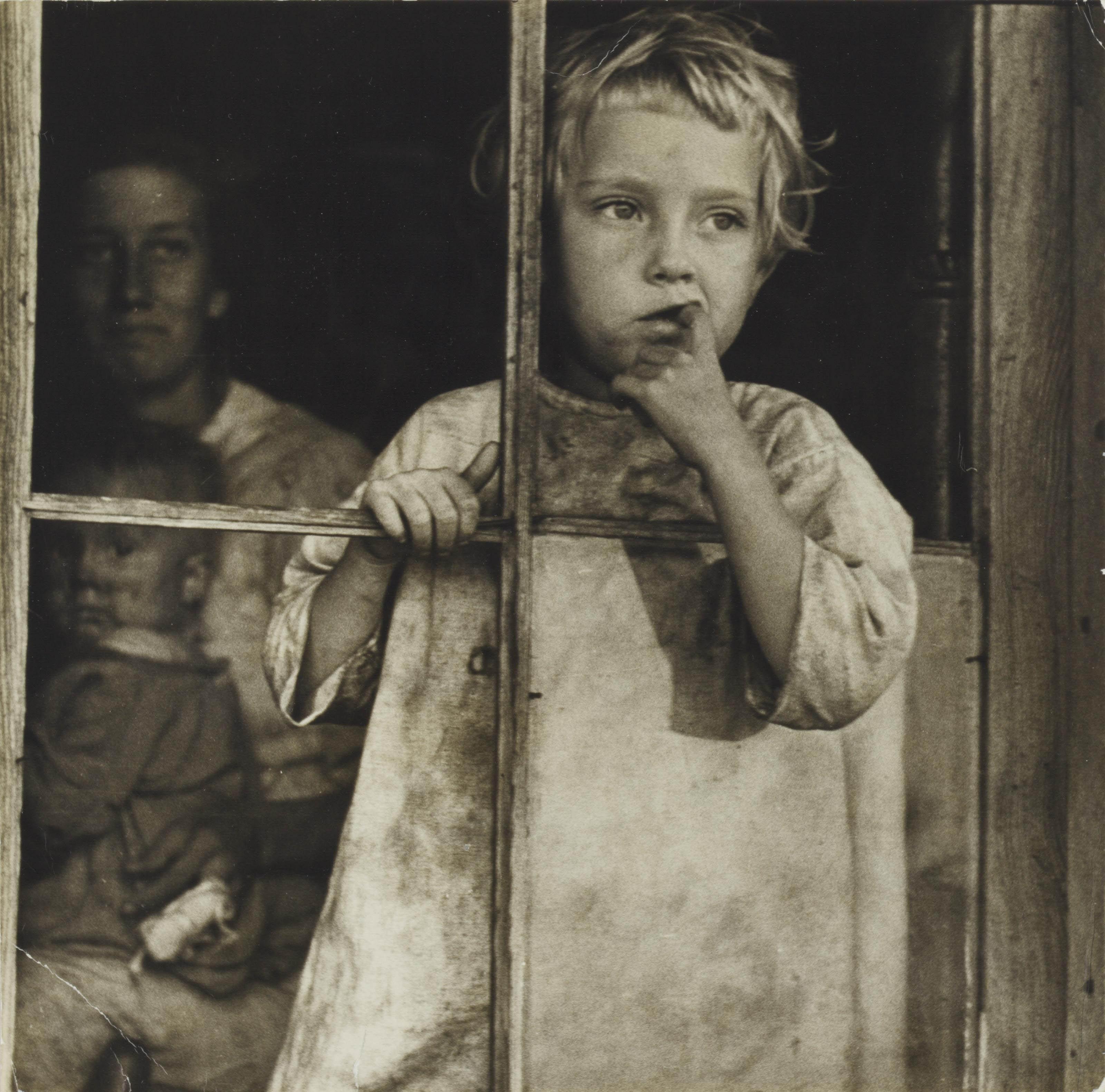 Arthur Rothstein - Sharecropper\'s Daughter, Arkansas, 1935