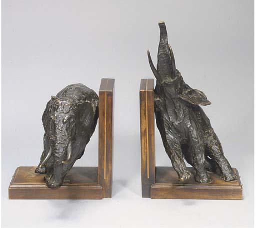 Ary-Jean-Leon Bitter - En bronze à patine noire, sur un socle en bois formant serre-livres