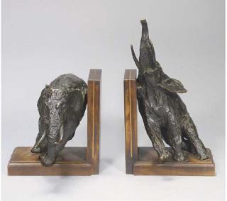 Ary-Jean-Leon Bitter - En bronze à patine noire, sur un socle en bois formant serre-livres