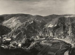 August Sander - Altenahr mit Burg Are (Ahrtal)