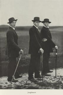 August Sander - Antlitz der Zeit -- Face of our Time. Introduction by Alfred Döblin. Munich: Transmare and Kurt Wolff, 1929.