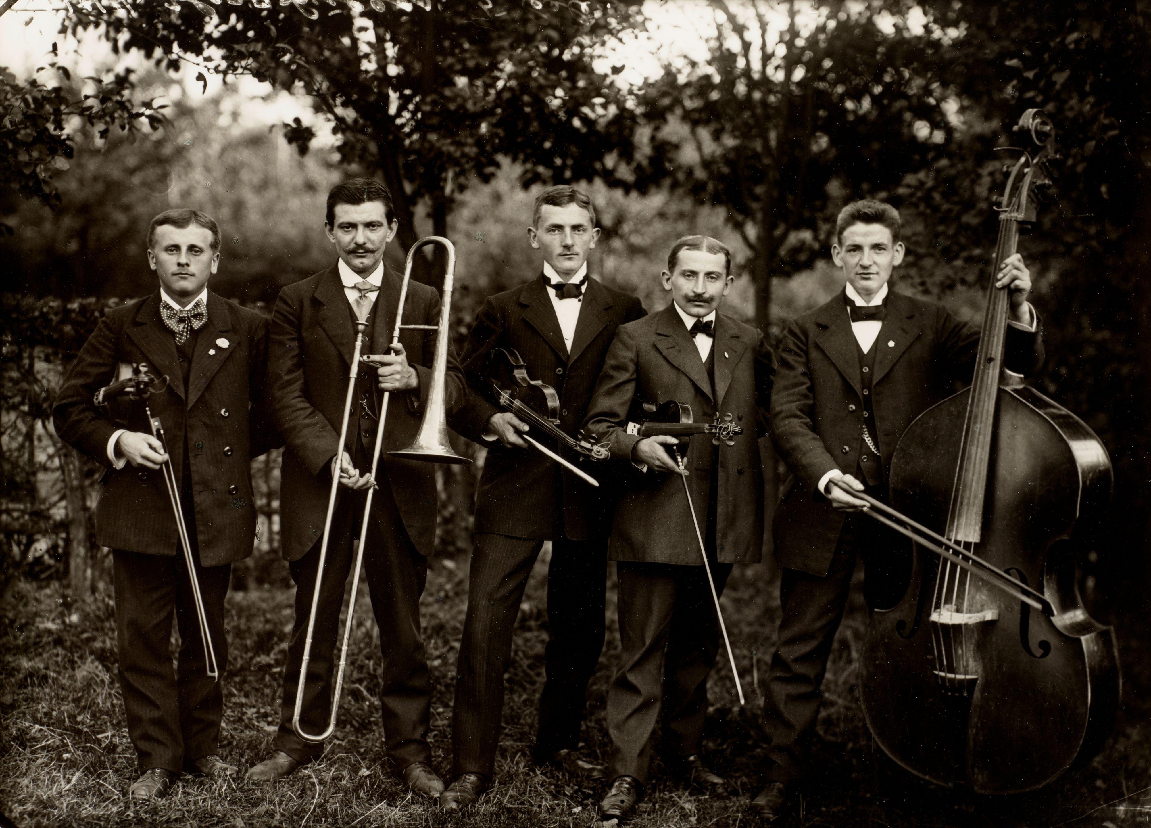 August Sander - Bauernkapelle (Country Band)