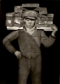 August Sander - Handlanger (Bricklayer)