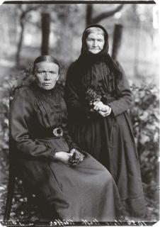 August Sander - Mother and daughter, farmer\'s wife and miner\'s wife