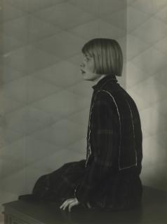 August Sander - The wife of the architect Heinz Lüttgen, Cologne, c. 1928