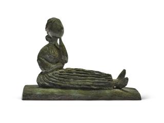 Baltasar Lobo - Petite femme assise parterre habillée sur socle