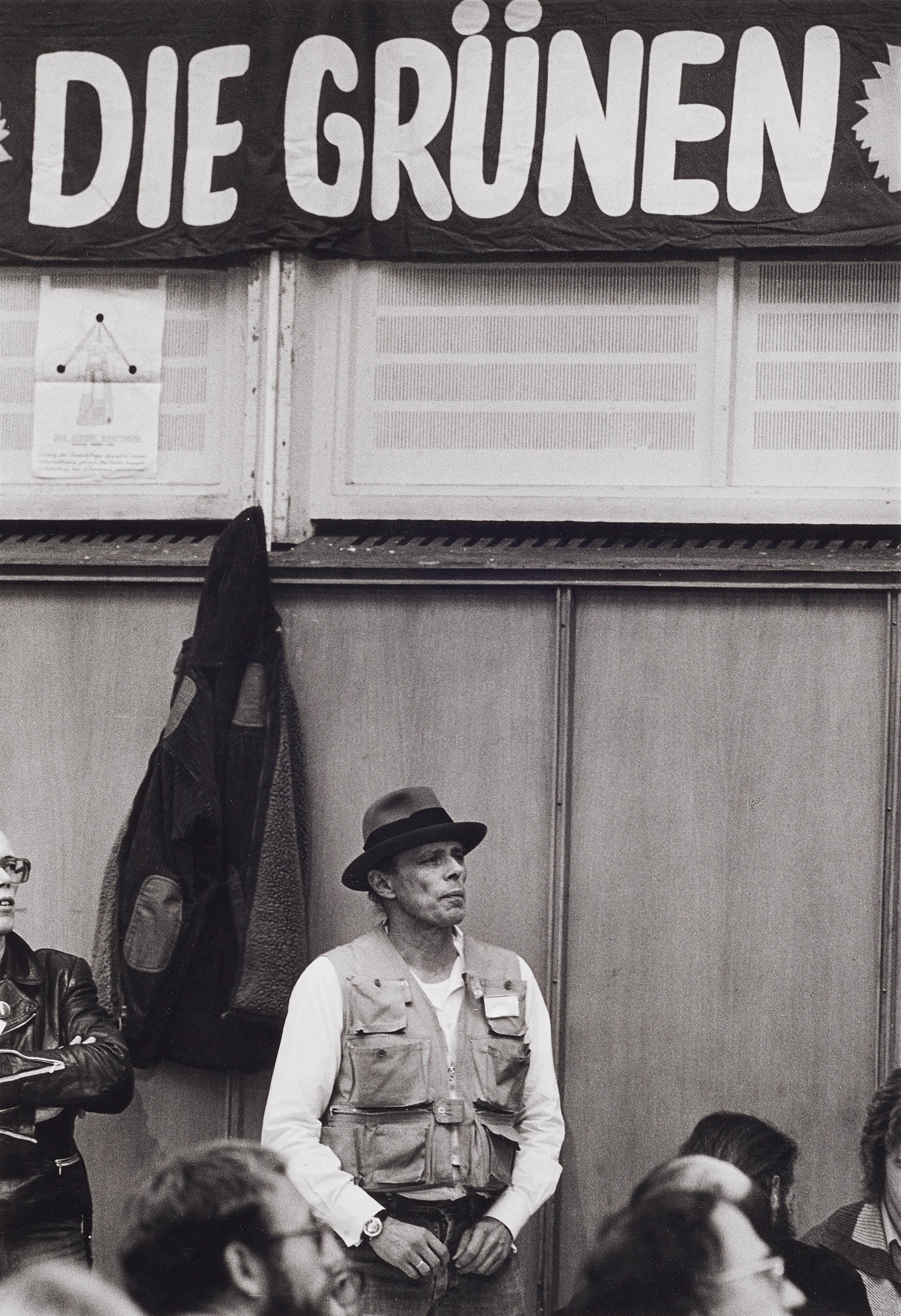 Barbara Klemm - Joseph Beuys, Gründungsparteitag der Grünen, Karlsruhe