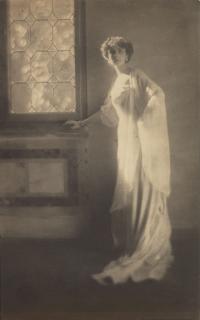 Baron Adolph De Meyer - Olga de Meyer, c. 1900