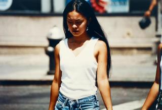 Beat Christoph Streuli - Ohne Titel (Junge Frau in weißem Shirt; aus USA-Serie)