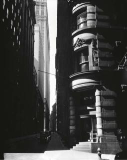 Berenice Abbott - Cedar Street from William Street, Manhattan