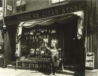 Berenice Abbott - Union Square Cigar Store Indian, New York, 1930