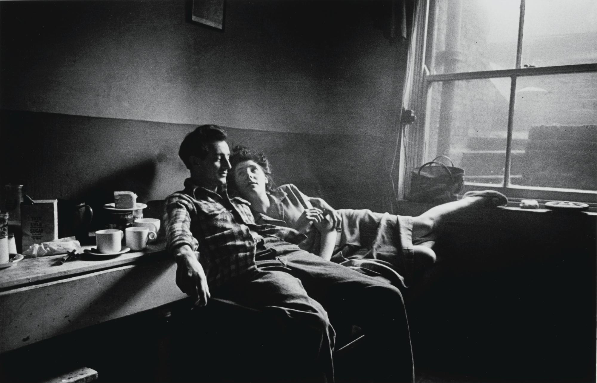 Bert Hardy - Cockney Life At Elephant And Castle, 1949