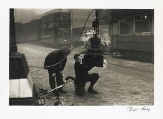 Bert Hardy - Cockney Life At The Elephant And Castle, 1949