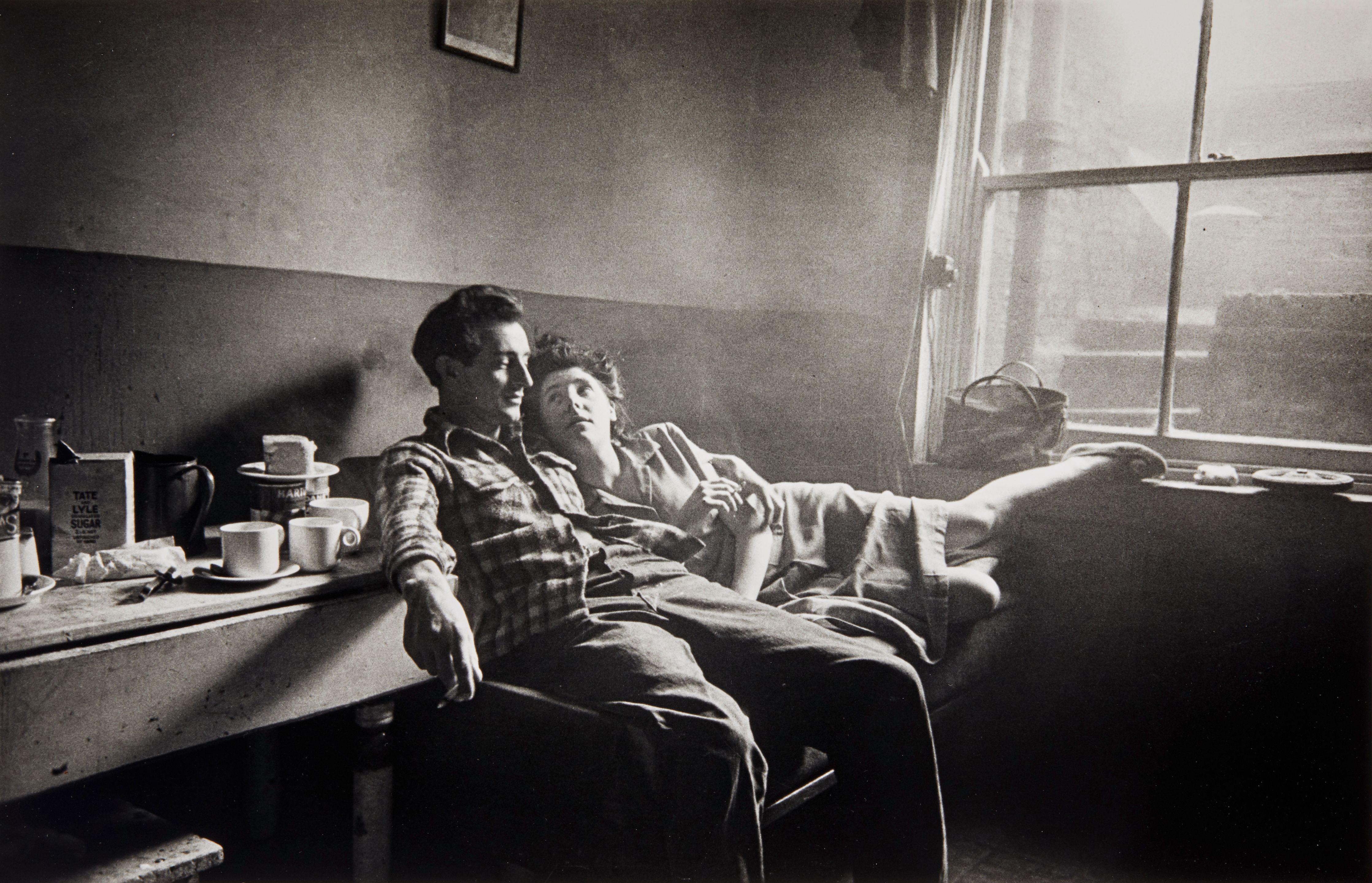 Bert Hardy - Cockney Life at The Elephant and Castle, London