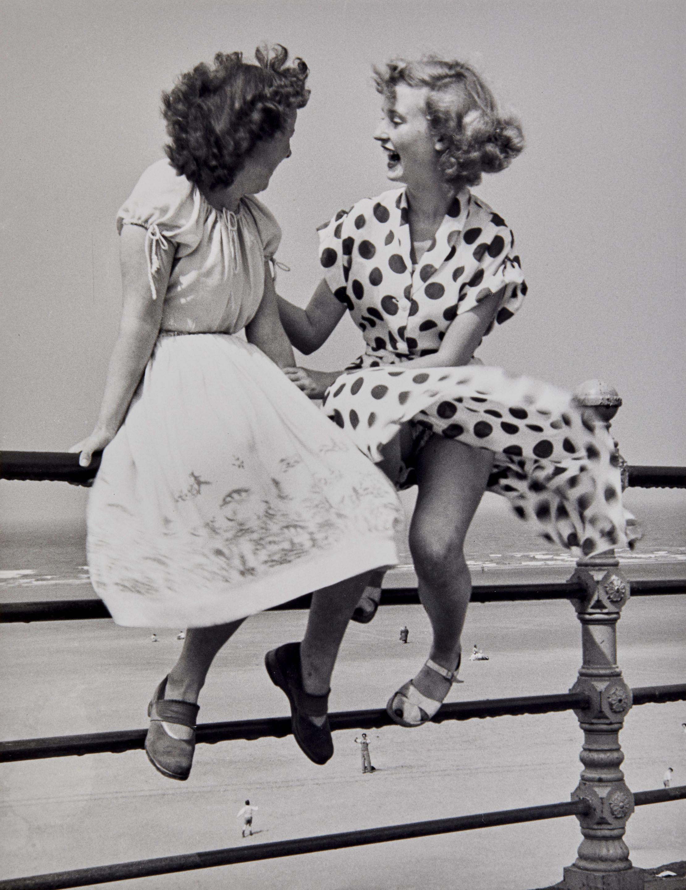 Bert Hardy - Maidens in Waiting