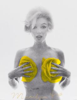 Bert Stern - Marilyn With Yellow Roses