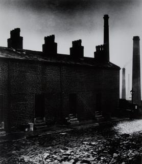 Bill Brandt - Coal Miners\' Houses, Windows to the Street