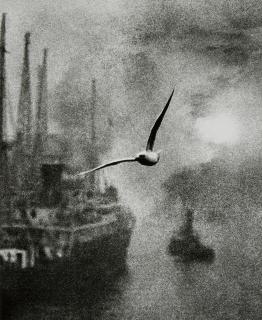 Bill Brandt - Early Morning on the River, London Bridge