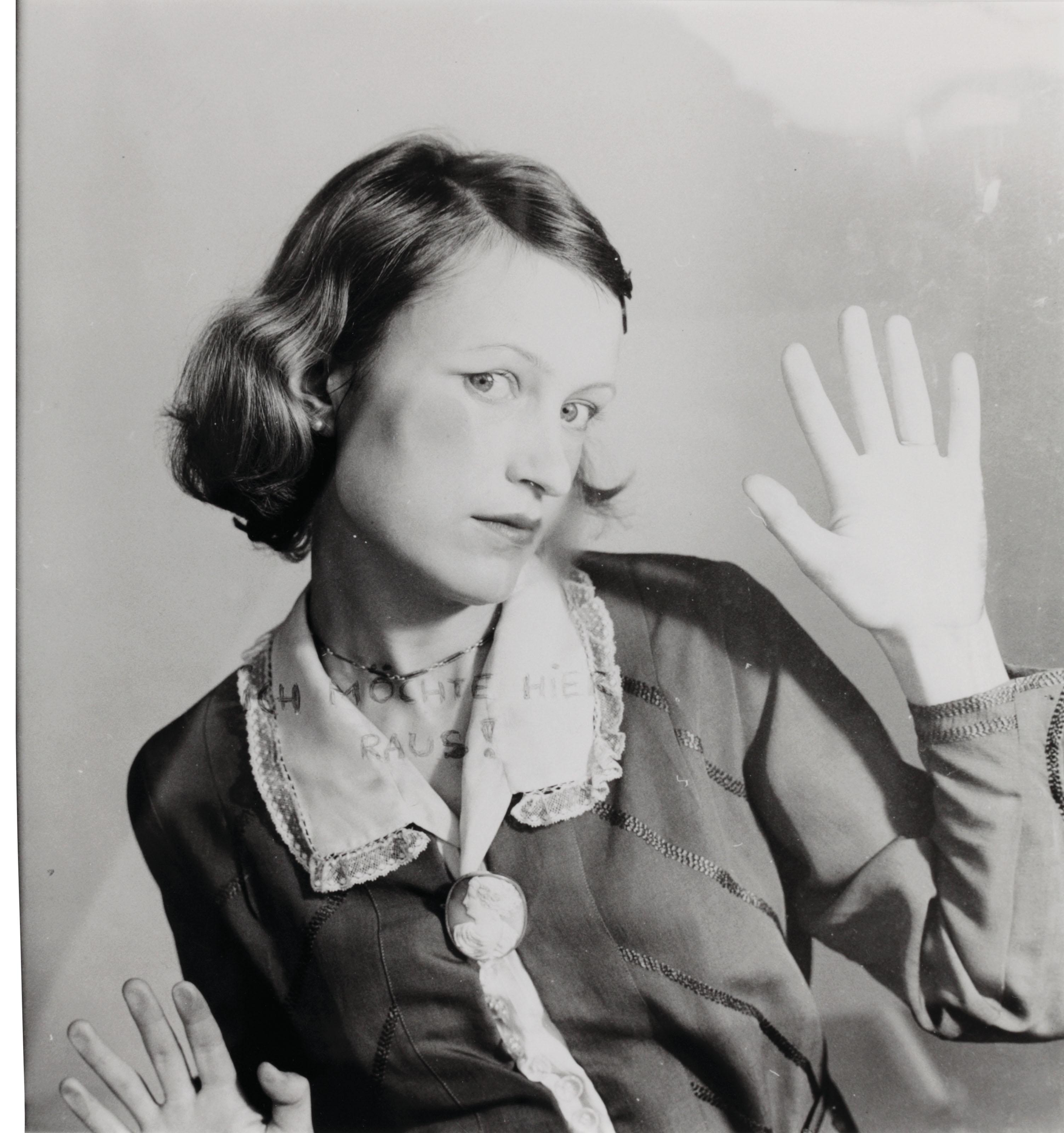 Birgit Jürgenssen - Ich möchte hier raus! (I Want to Get Out of Here!)