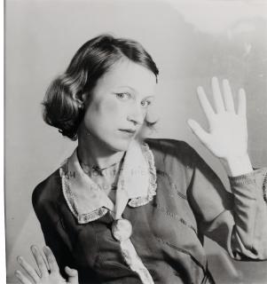 Birgit Jürgenssen - Ich möchte hier raus! (I Want to Get Out of Here!)