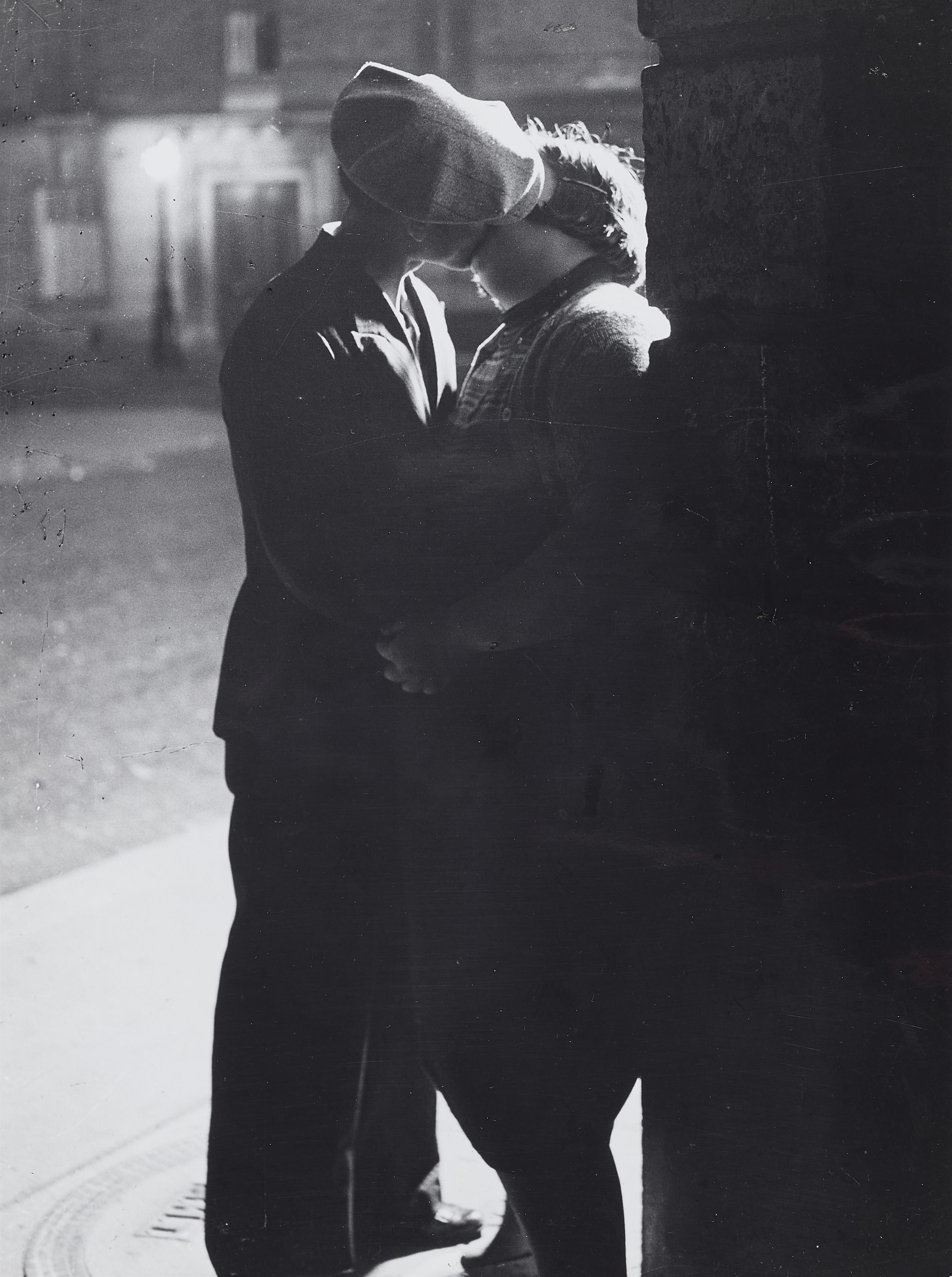 Brassaï - Couple d\'Amoureux