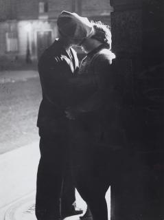 Brassaï - Couple d\'Amoureux