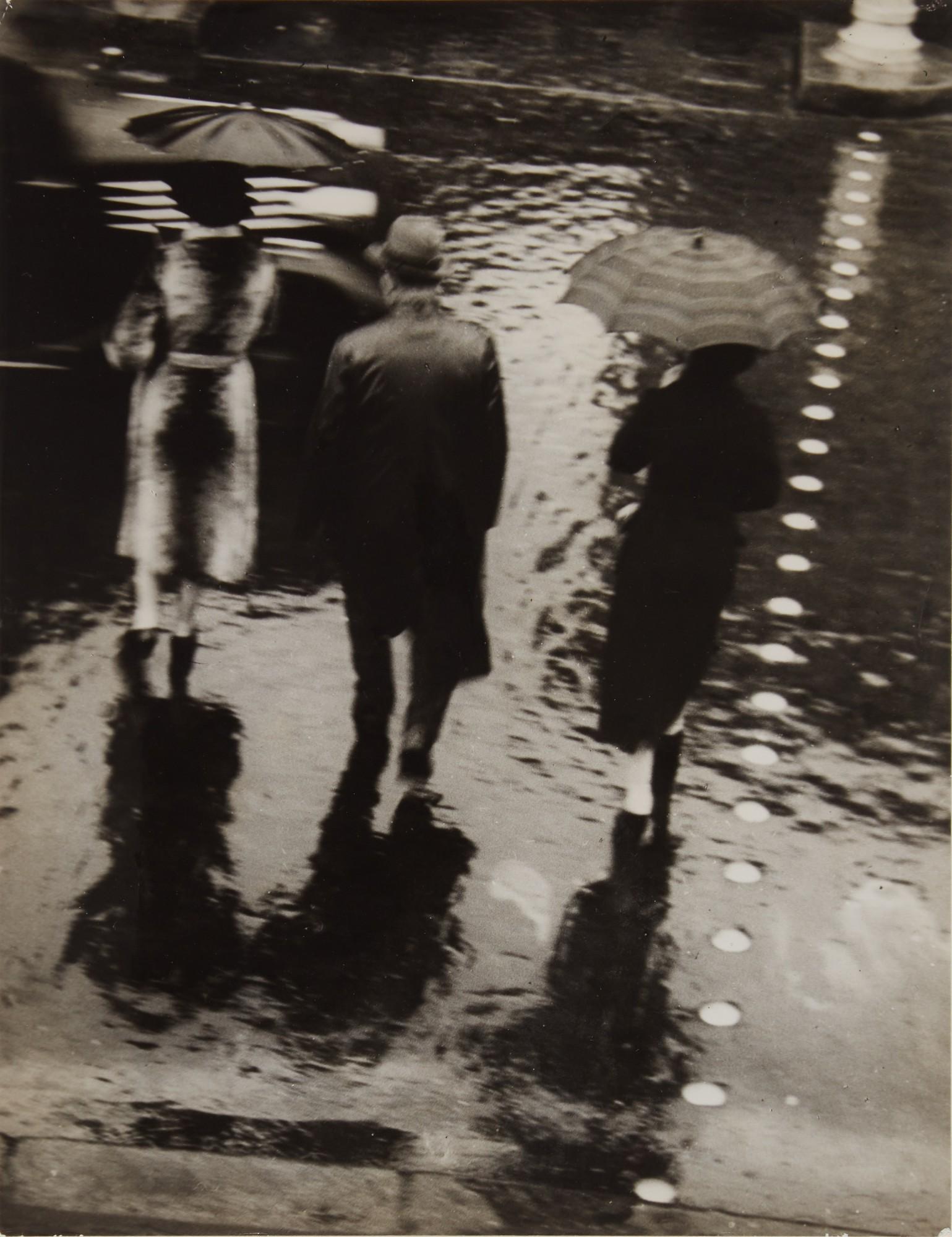 Brassaï - \'La rue de Rivoli sous la pluie\'
