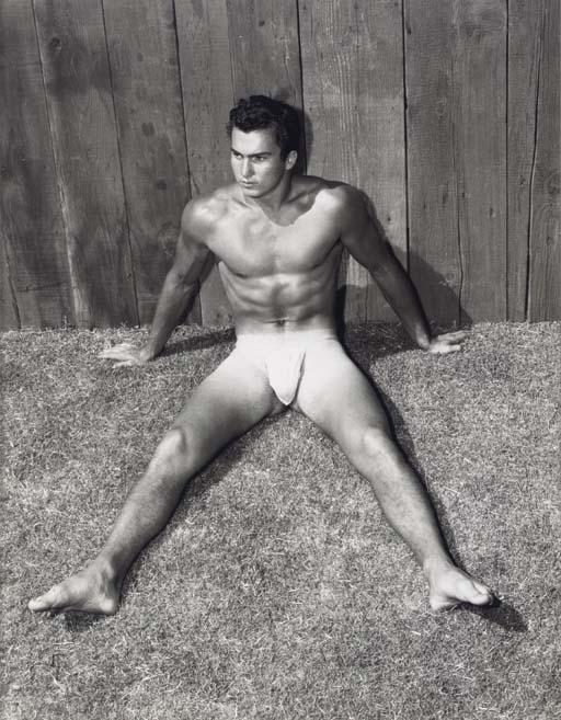 Bruce of Los Angeles - Jeune homme assis