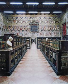Candida Höfer - Biblioteca Comunale dell\'Archiginnasio a Bologna III, 2006