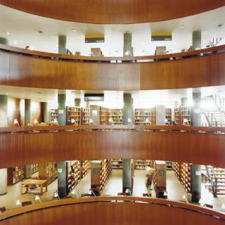 Candida Höfer - Biblioteca Uned Madrid I