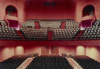 Candida Höfer - Bourse du travail Calais I, 2001