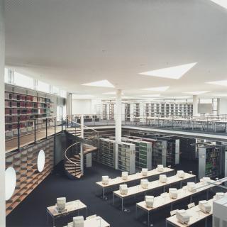 Candida Höfer - Deutsche Bibliotek Frankfurt am Main, III 1997