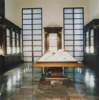 Candida Höfer - Museo Arqueólogico Madrid V