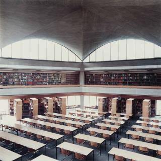 Candida Höfer - Offentliche Bibliothek der Universitat Basel I, 1999