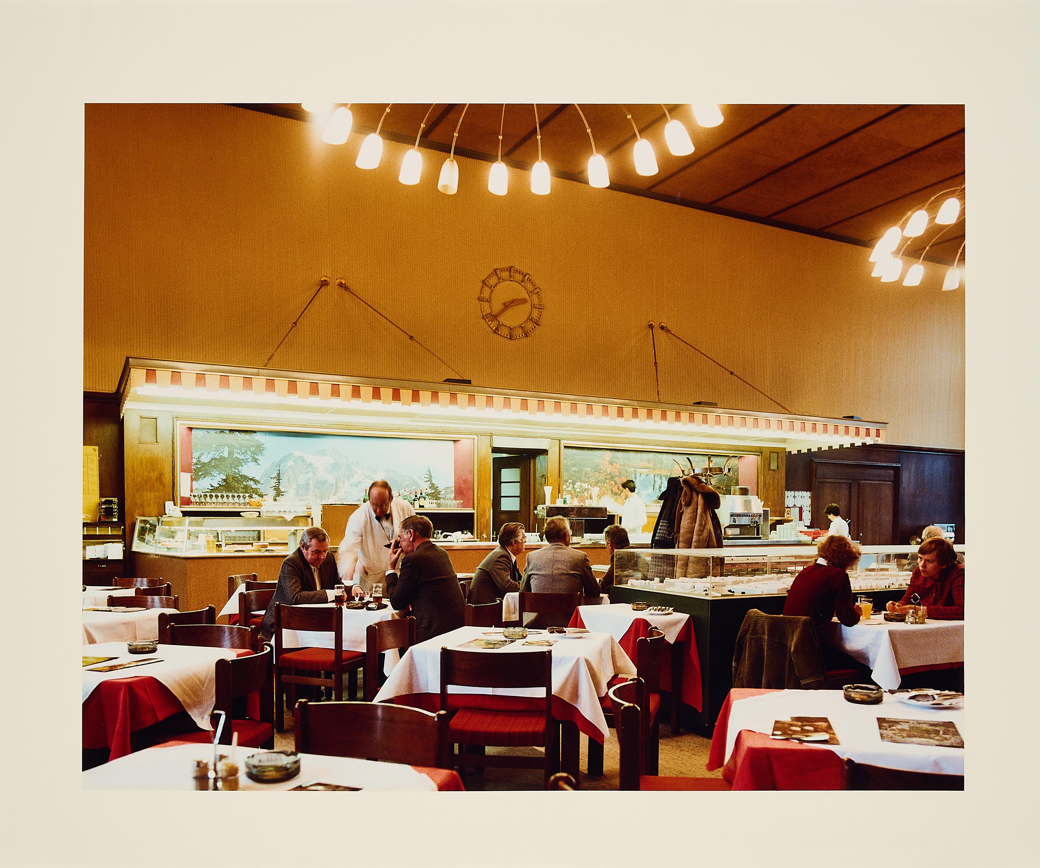 Candida Höfer - Wartesaal Düsseldorf.