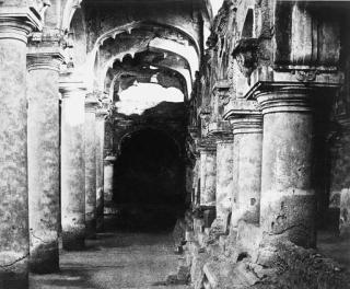 Captain Linnaeus Tripe - Trimul Naik\'s Palace, Madura, Arcade on the Right Side of the Entrance