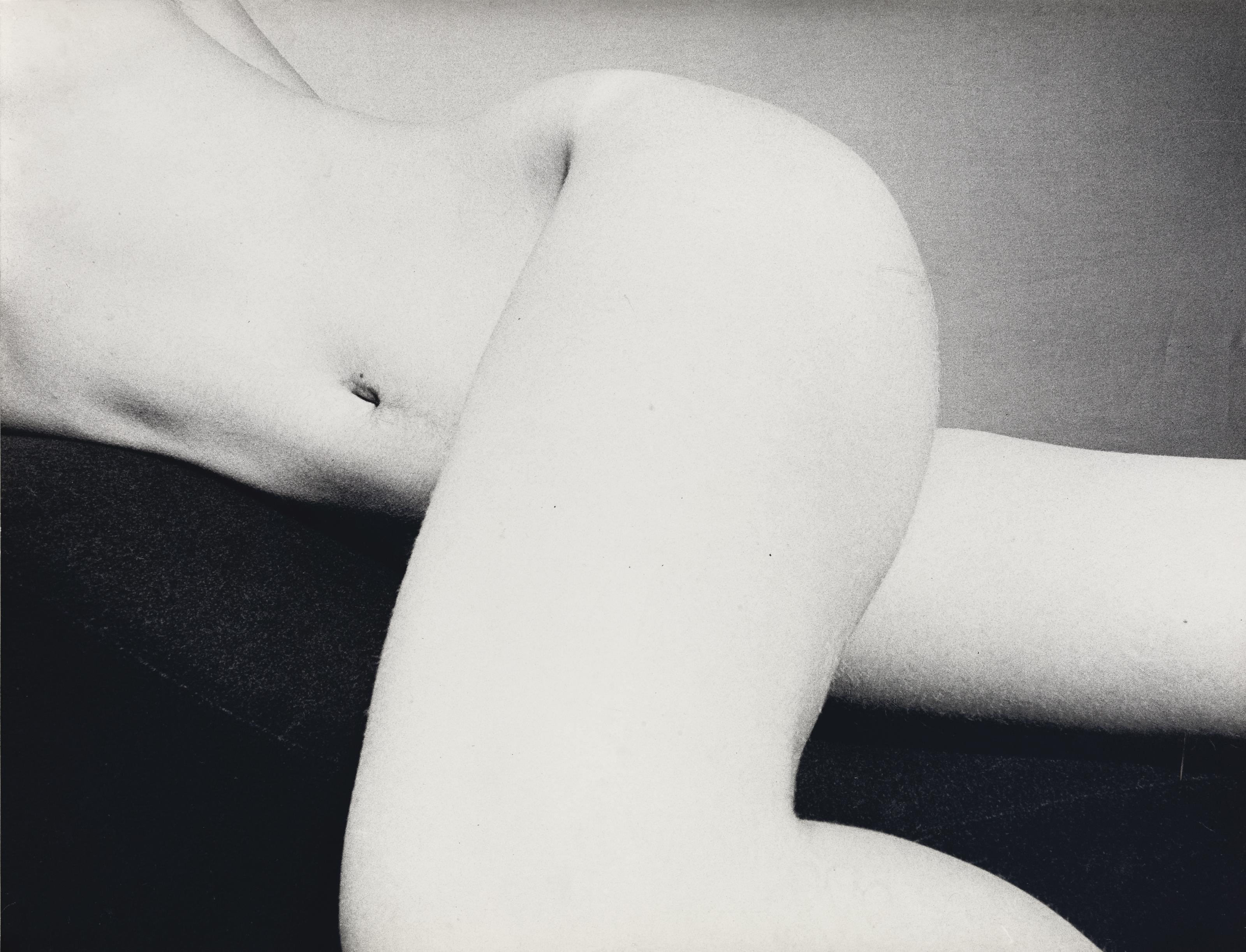 Carla Cerati - Forma di dona (Female form), 1972