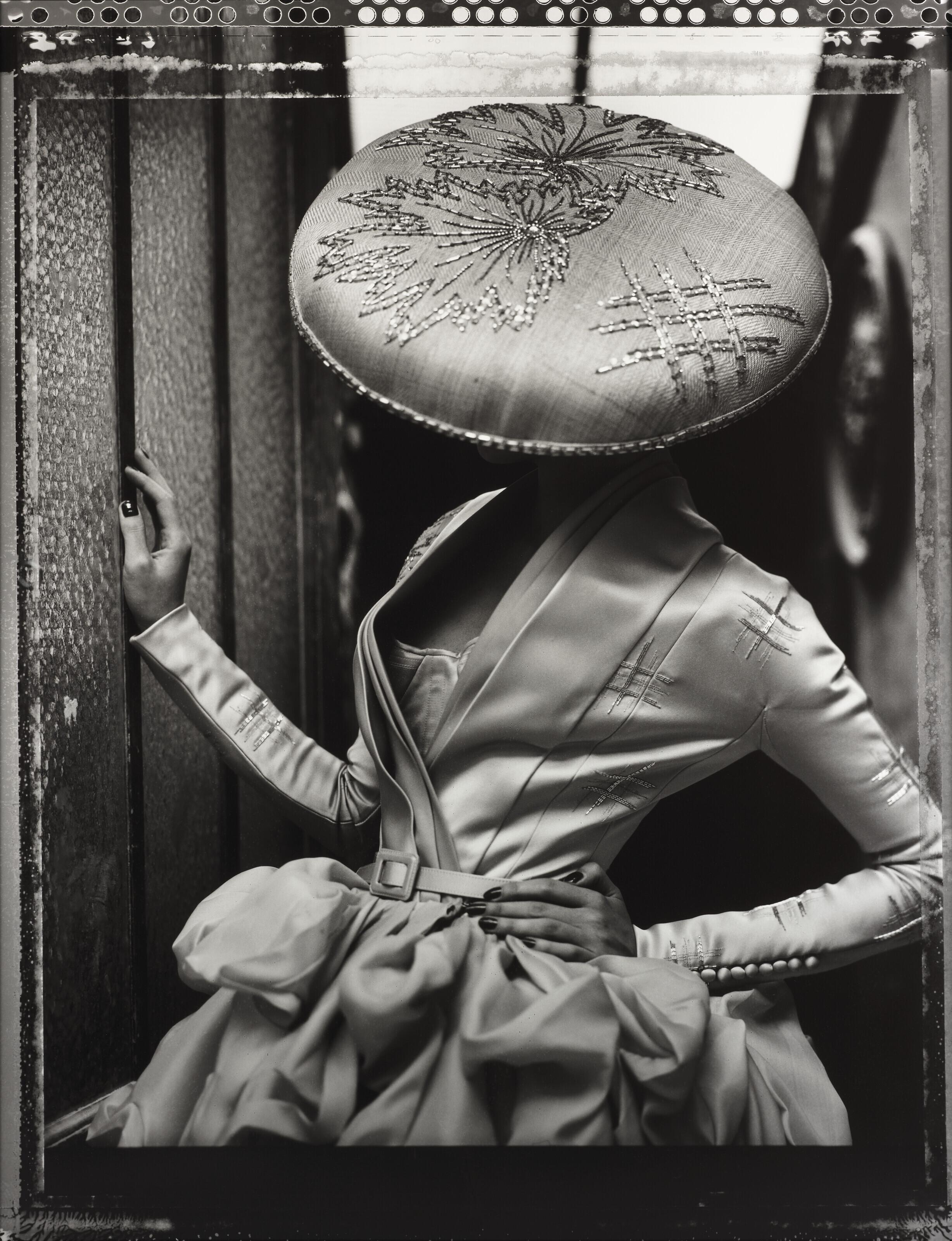 Cathleen Naundorf - La Fille en plâtre VIII, Dior Haute Couture-été 2007, Les ateliers du style, Paris, 2009