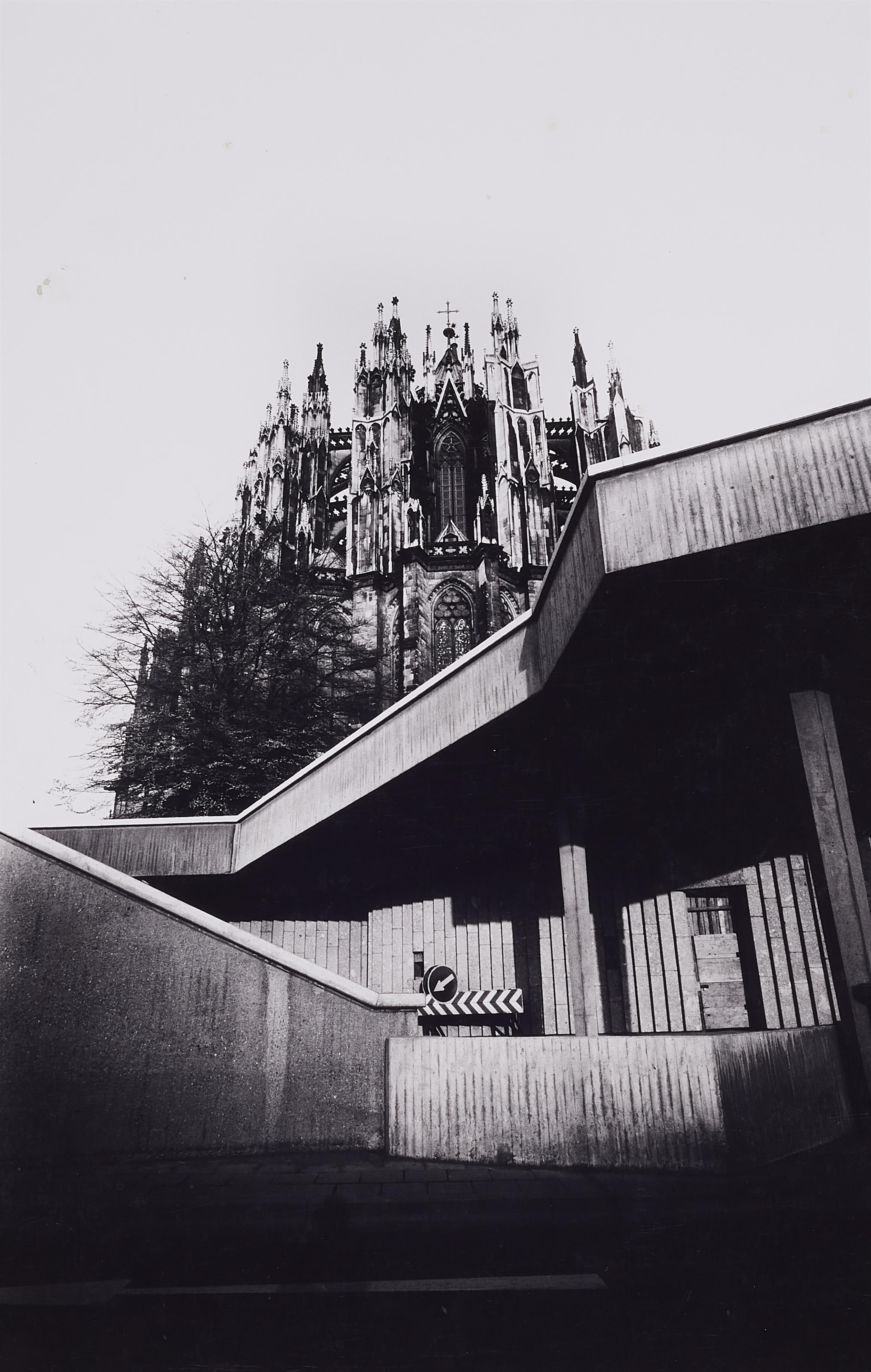 Chargesheimer - Domumbauung (Domplatte von Osten)