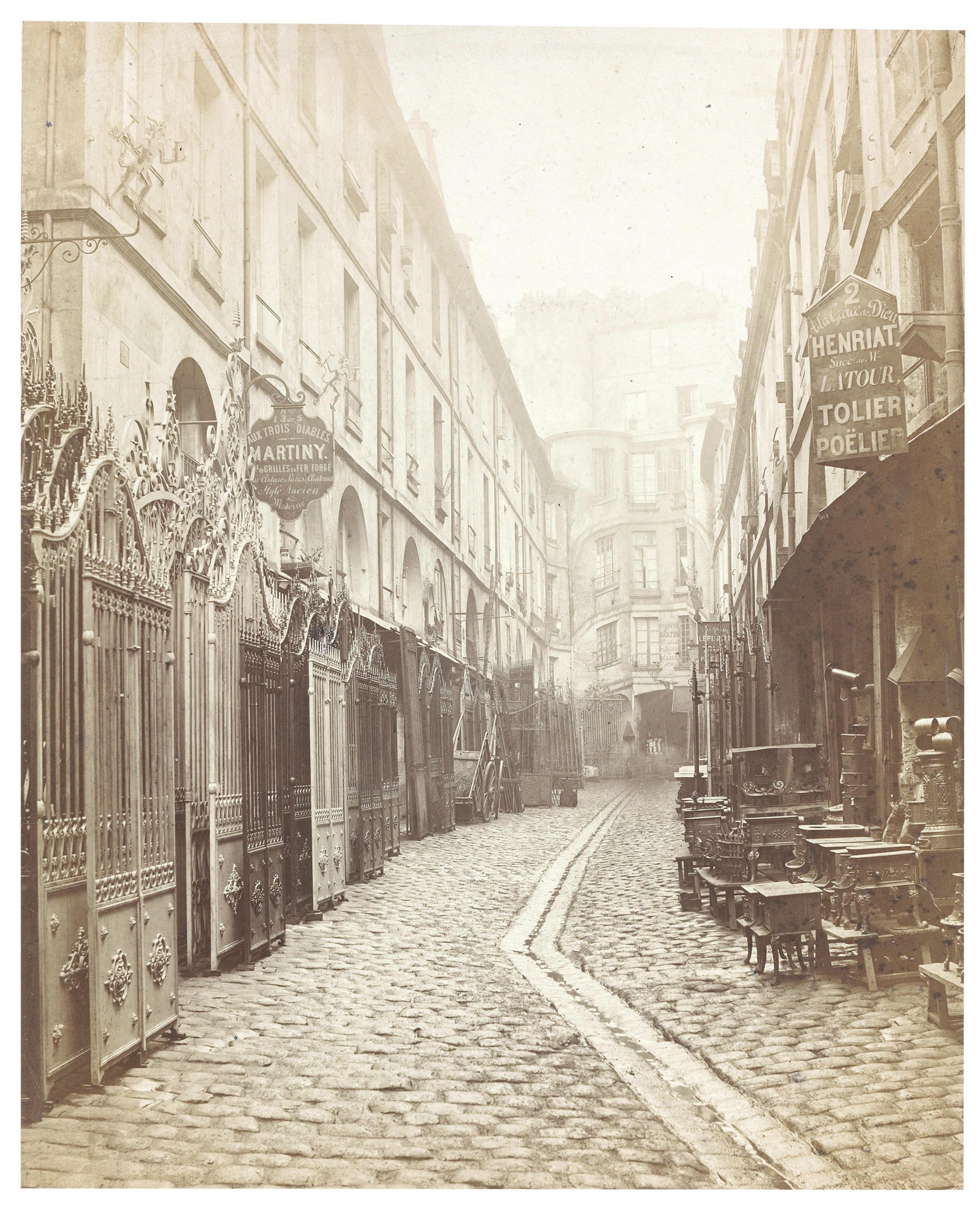 Charles Marville - Passage du Dragon (6e arr.), view from the entrance, 1860s