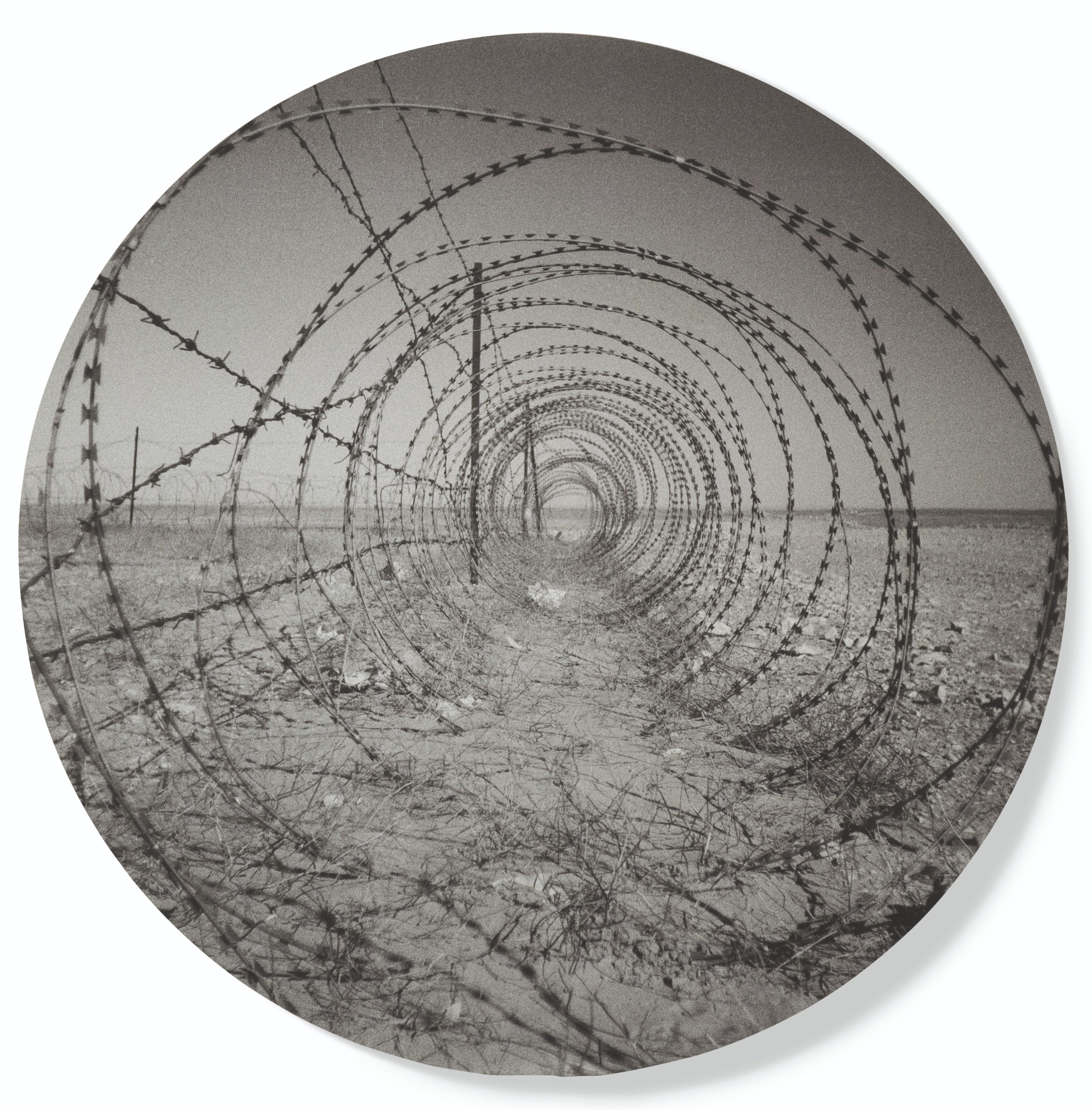 Charley Case - Cercle fermé (barbelés)