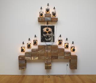 Christian Boltanski - Autel Chases