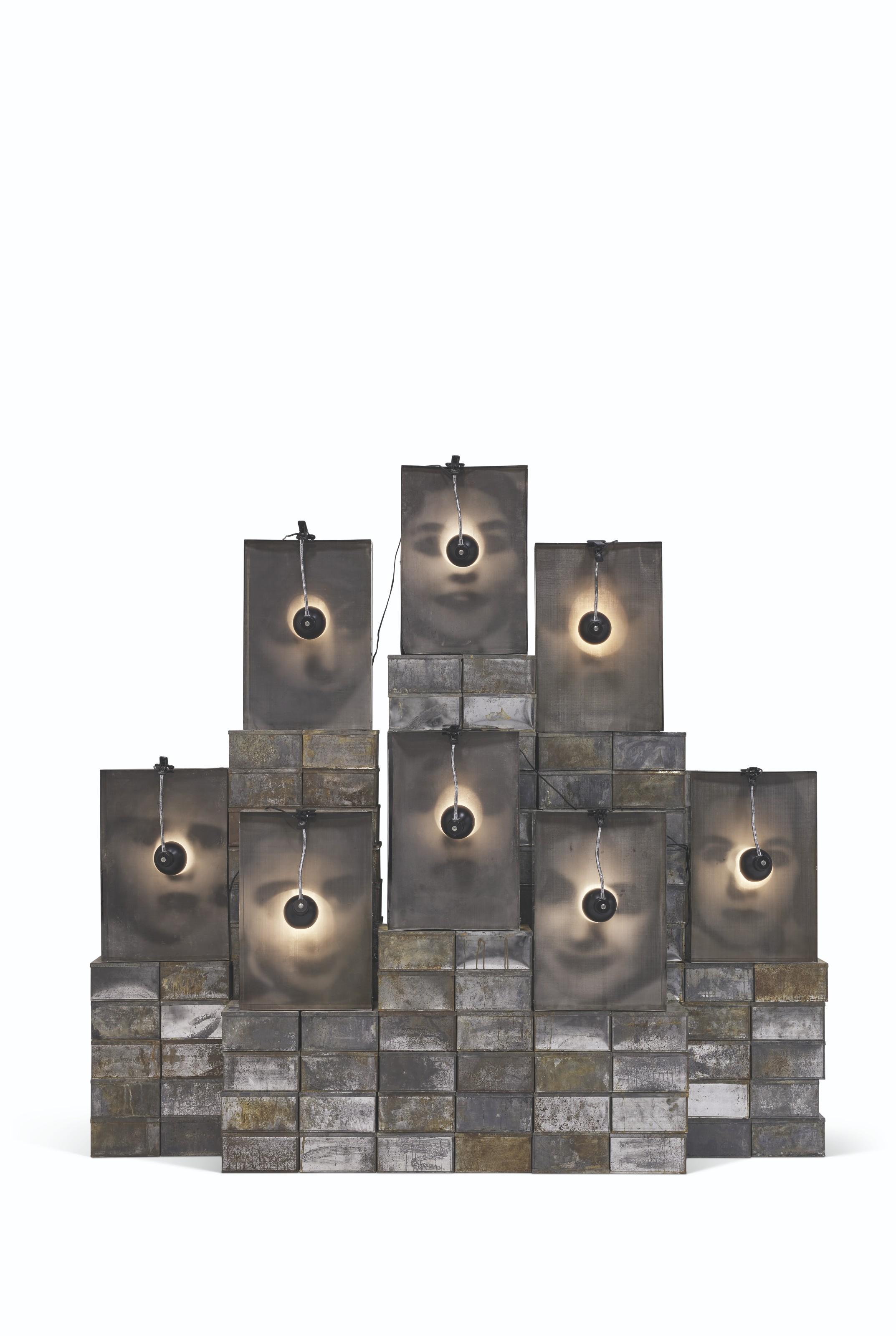 Christian Boltanski - Reliquaire, 1989