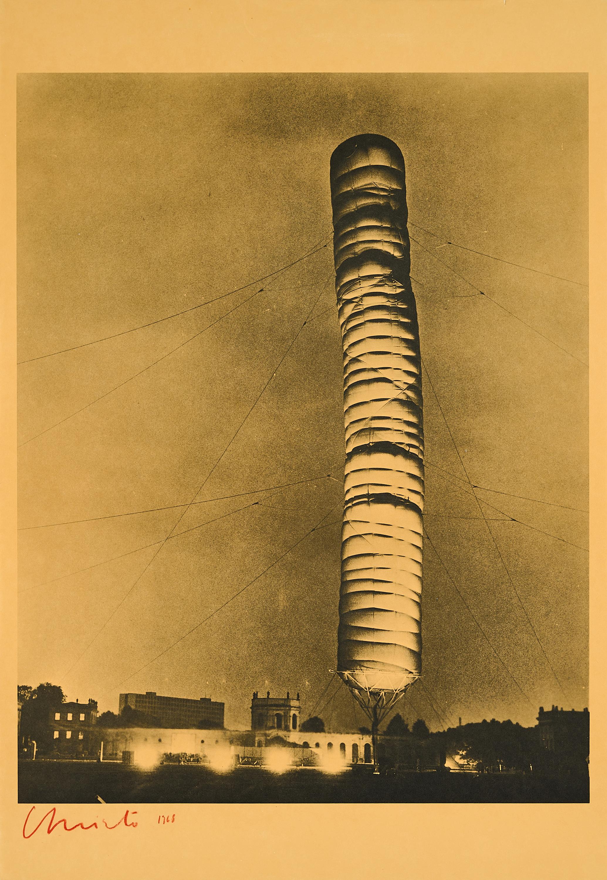 Christo - 5,600 Cubicmeter Package, documenta IV, Kassel, 1967-68.