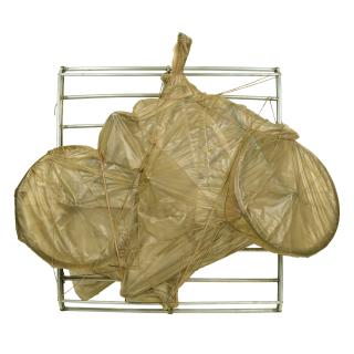 Christo - Bicyclette Empaquetée Sur Galerie De Voiture